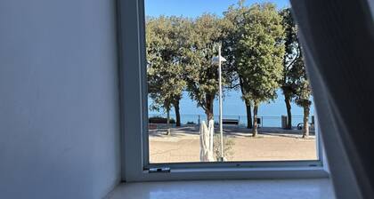 S035 - Sirolo, three-room apartment in the square with sea view