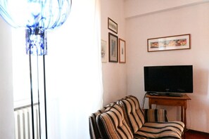 TV - S035 - Sirolo, three-room apartment in the square with sea view (Sirolo)
