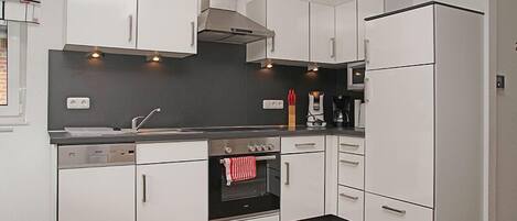 Refrigerador, microondas, horno y lavavajillas