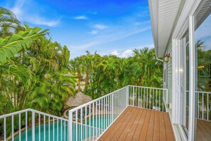 Property grounds - Dream Vacation Home with Pool and Spa! On the Beach Block (Holmes Beach)