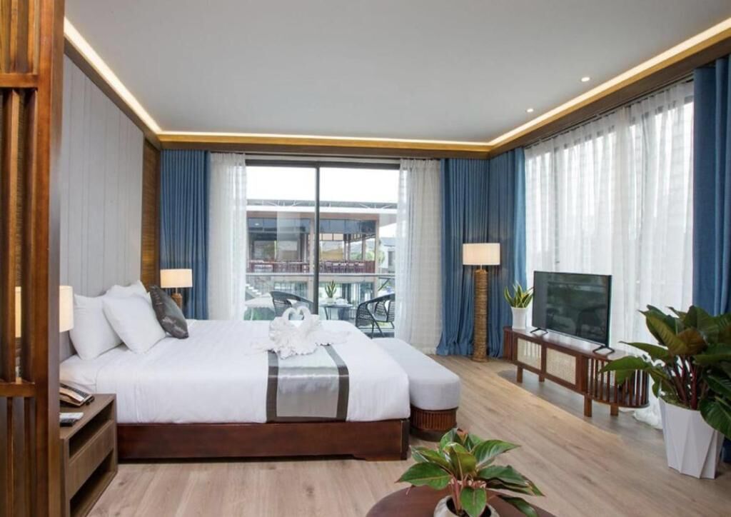 Deluxe Double Room | Minibar, in-room safe, desk, laptop workspace