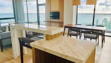 Penthouse, 3 Bedrooms, Private Pool | Private kitchen | Mini-fridge, paper towels