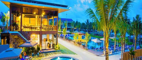 2 outdoor pools, pool umbrellas, sun loungers