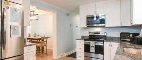 Fridge, microwave, stovetop, dishwasher