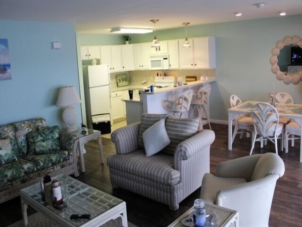 Living area - Direct Canal Front w/ Boat Tie up in the Highly sought after Montego Bay Community, Pools, Tennis ! (Ocean City)