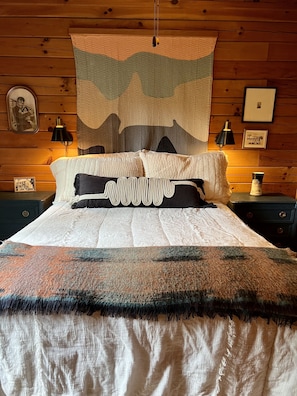 2 bedrooms, free WiFi, bed sheets - Cozy Mountain Cabin in Aska Wilderness with Saltwater Hot Tub in Blue Ridge, GA (Blue Ridge)