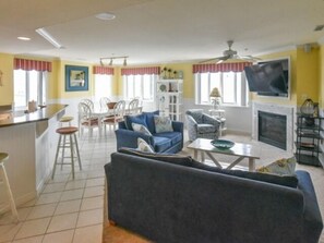 Living area - Ocean Views, 3 BR, 3 Bath, Jacuzzi Tub, Indoor pool, sauna and gym! Private rooftop deck! (Ocean City)