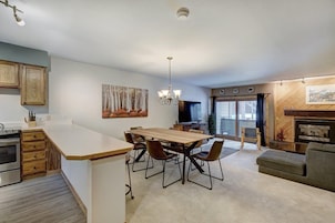 Premier Condo | Living area