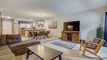 Premier Condo | Living area