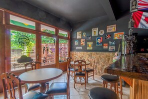 Bar (en el alojamiento)