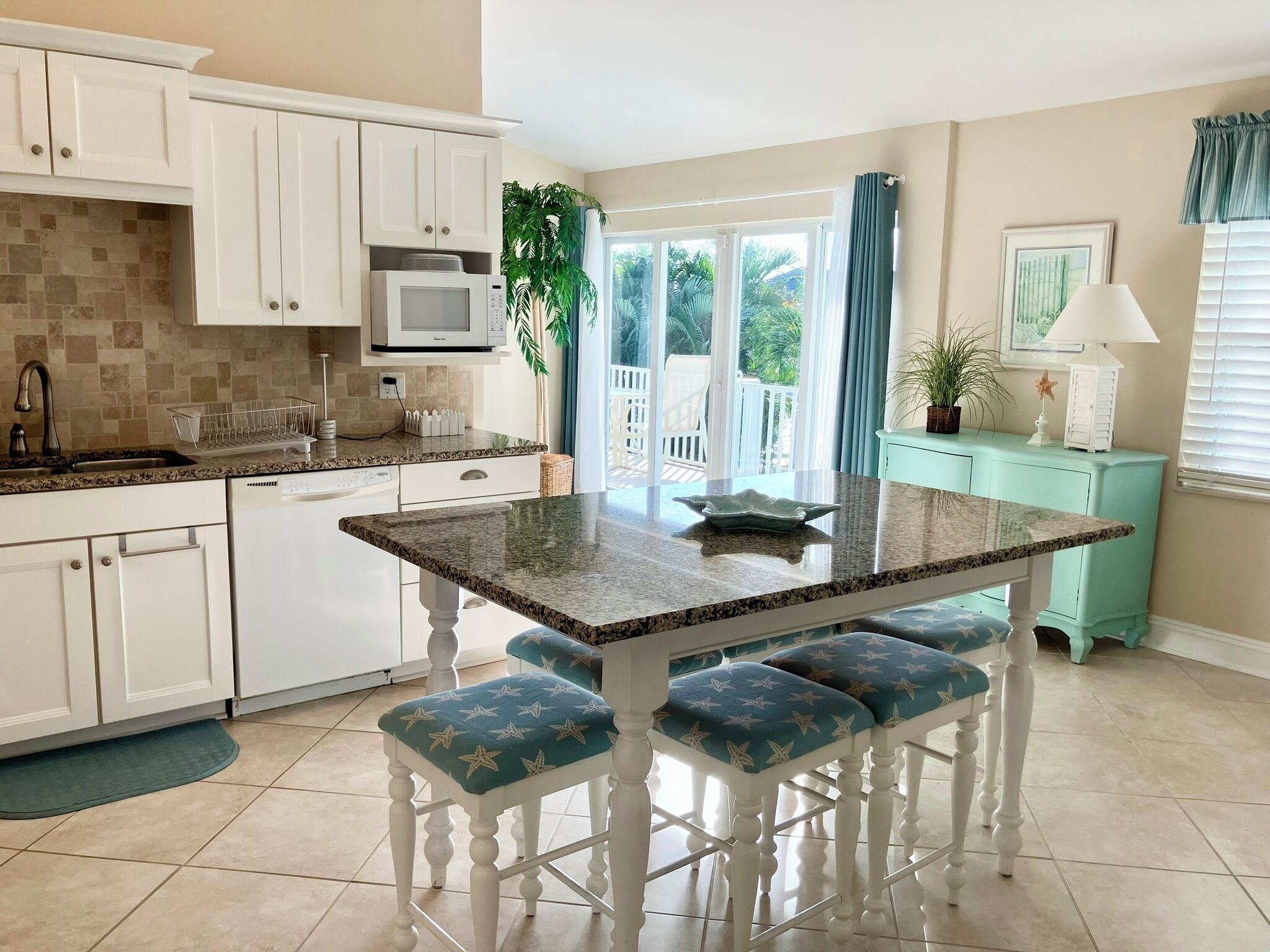 雪櫃、微波爐、焗爐、爐具