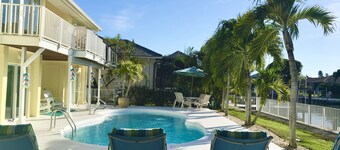 Marco Island Beach Paradise - Waterfront, Pet Friendly, Pool Home