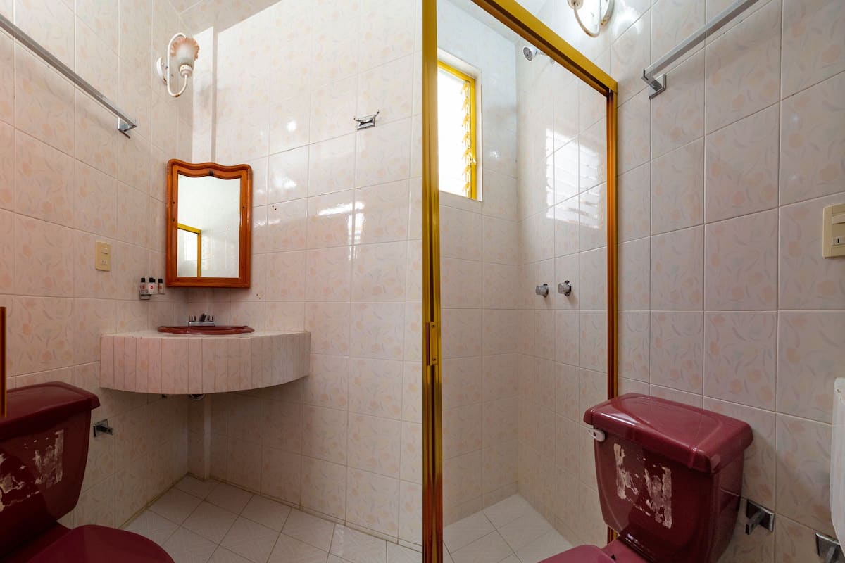 Doccia, set di cortesia gratuito, asciugamani, sapone