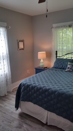 2 bedrooms, iron/ironing board, free WiFi, bed sheets - SOLE- E-MARE
SUN and SEA
We offer discounts to Snow-Birds and Military (Gulfport)