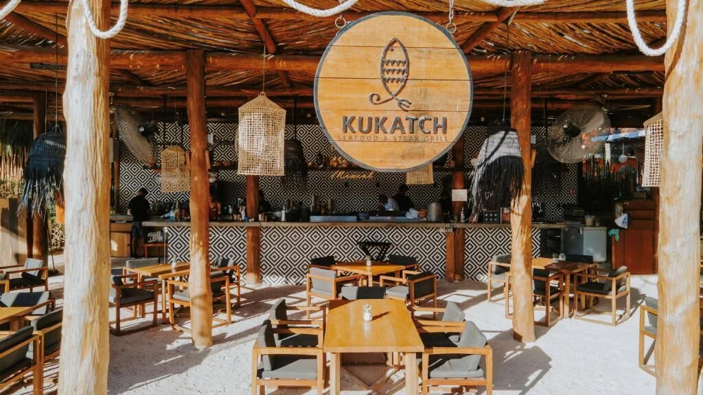 2 restaurantes; se sirven desayunos, comidas y cenas
