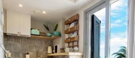 Deluxe Studio Suite, Balcony, Sea View | Living area | Smart TV