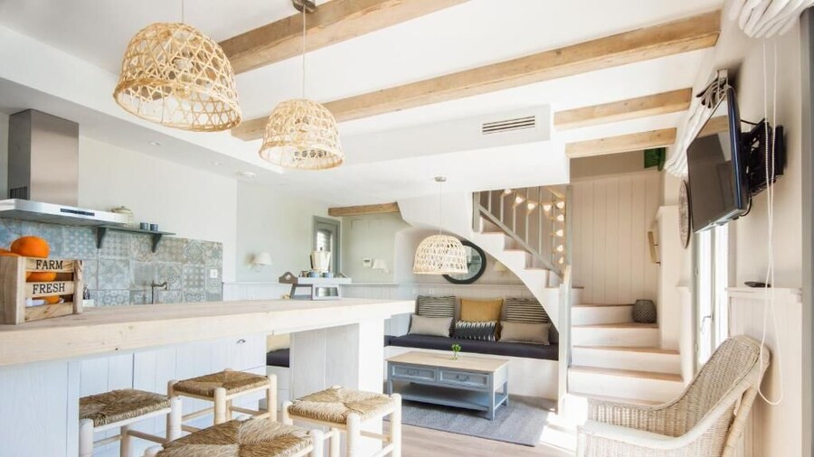 The Beach House - Studios & Suites