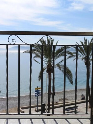 Vista para praia/oceano