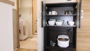 Combined shower/bathtub, hair dryer, towels, soap