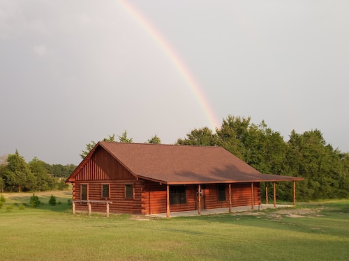 Cozy rural cabin near Texas A&M University