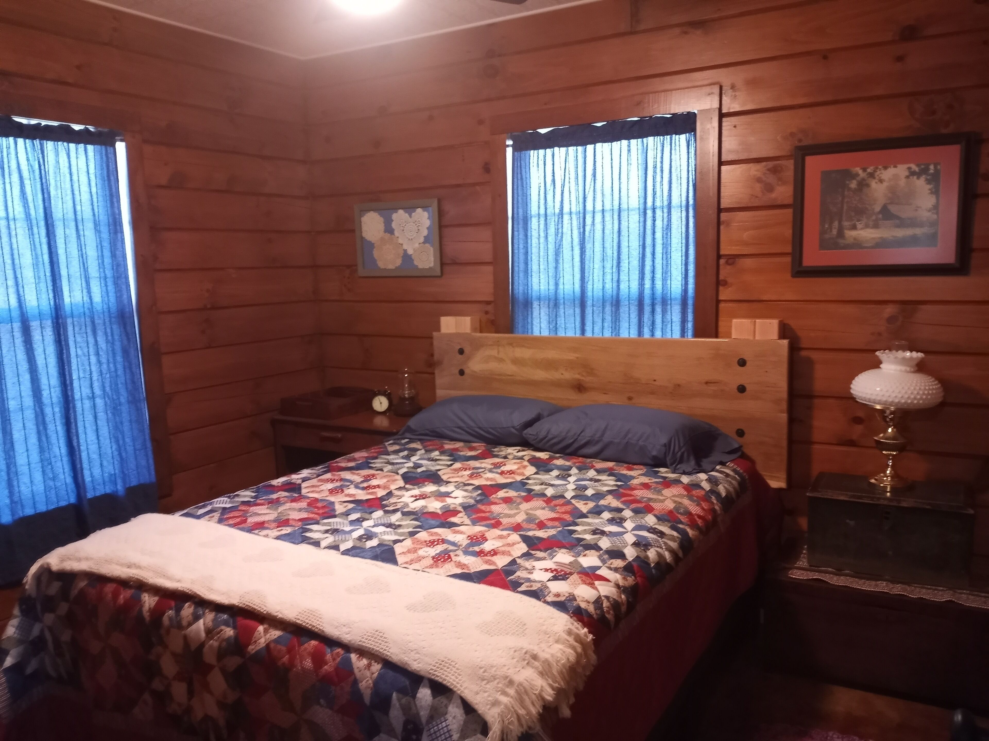 4 bedrooms, desk, bed sheets, wheelchair access