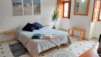 1 slaapkamer, een bureau, een strijkplank/strijkijzer, gratis wifi