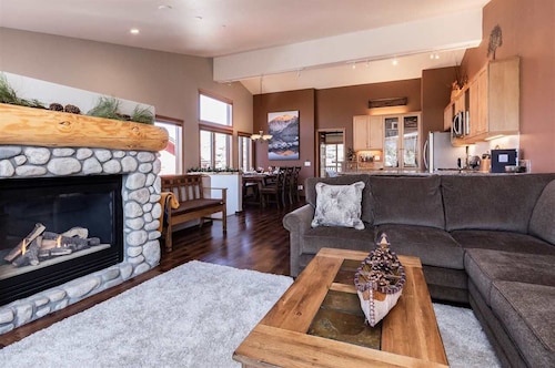 Beautiful Mammoth Condo near golf and Mammoth Mountain