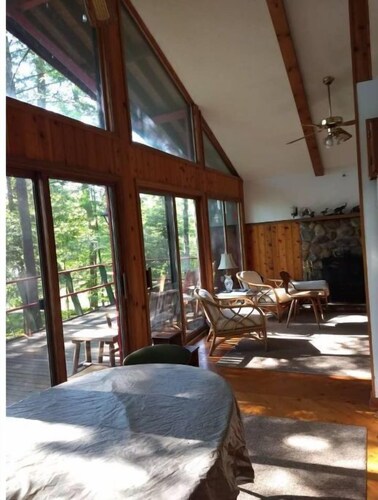 Charmante cabine Adirondack sur le lac Regis