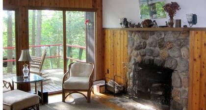 Charmante cabine Adirondack sur le lac Regis