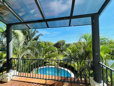 3-BR Villa, 5 min to Beach, AC, WiFi, Private Pool & Rancho, Esterillos Este