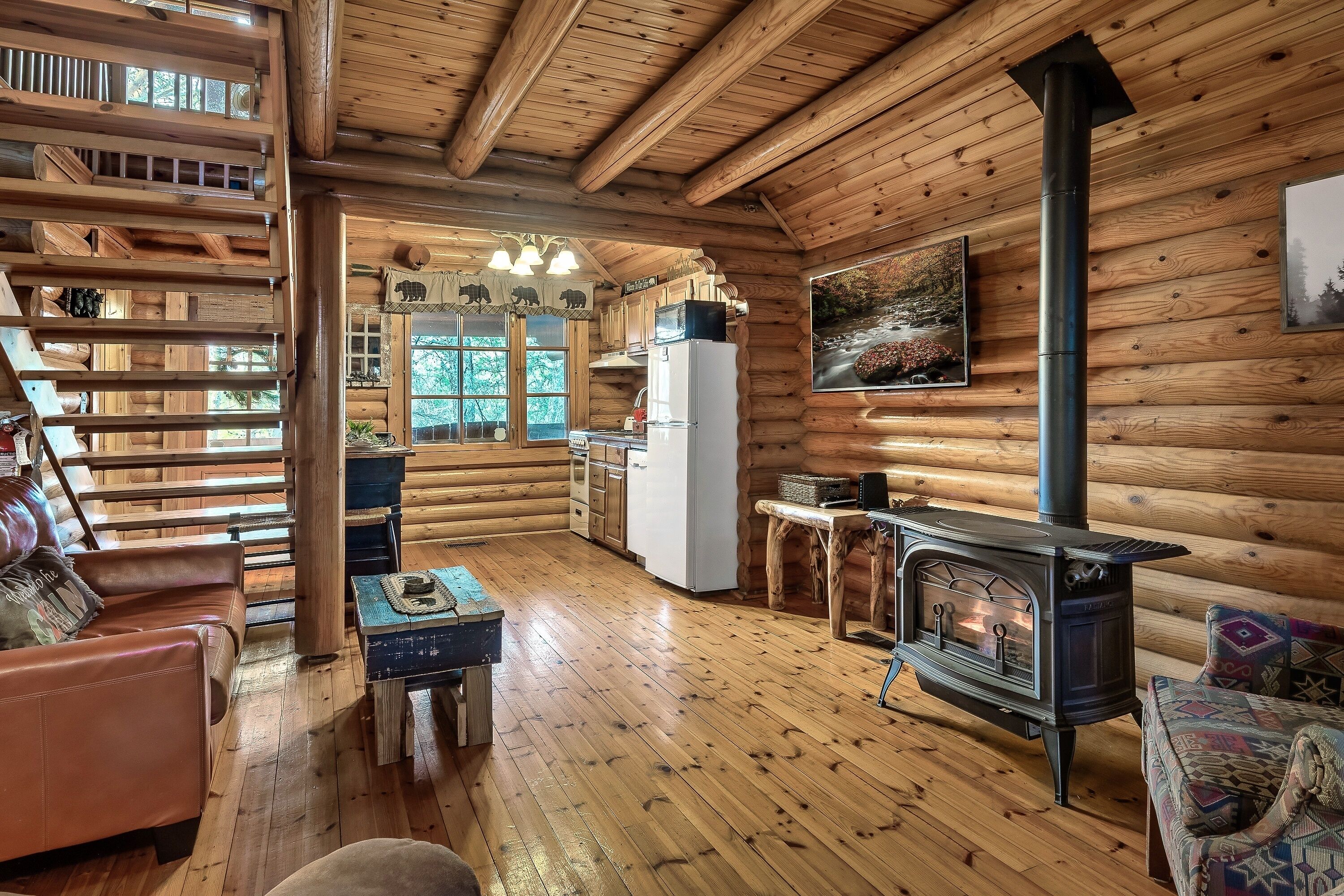 Cabin cơ bản | Phòng khách | TV màn hình phẳng, Netflix, dịch vụ stream 