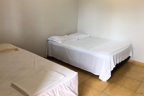 Quarto triplo | Wi-Fi de cortesia, roupa de cama