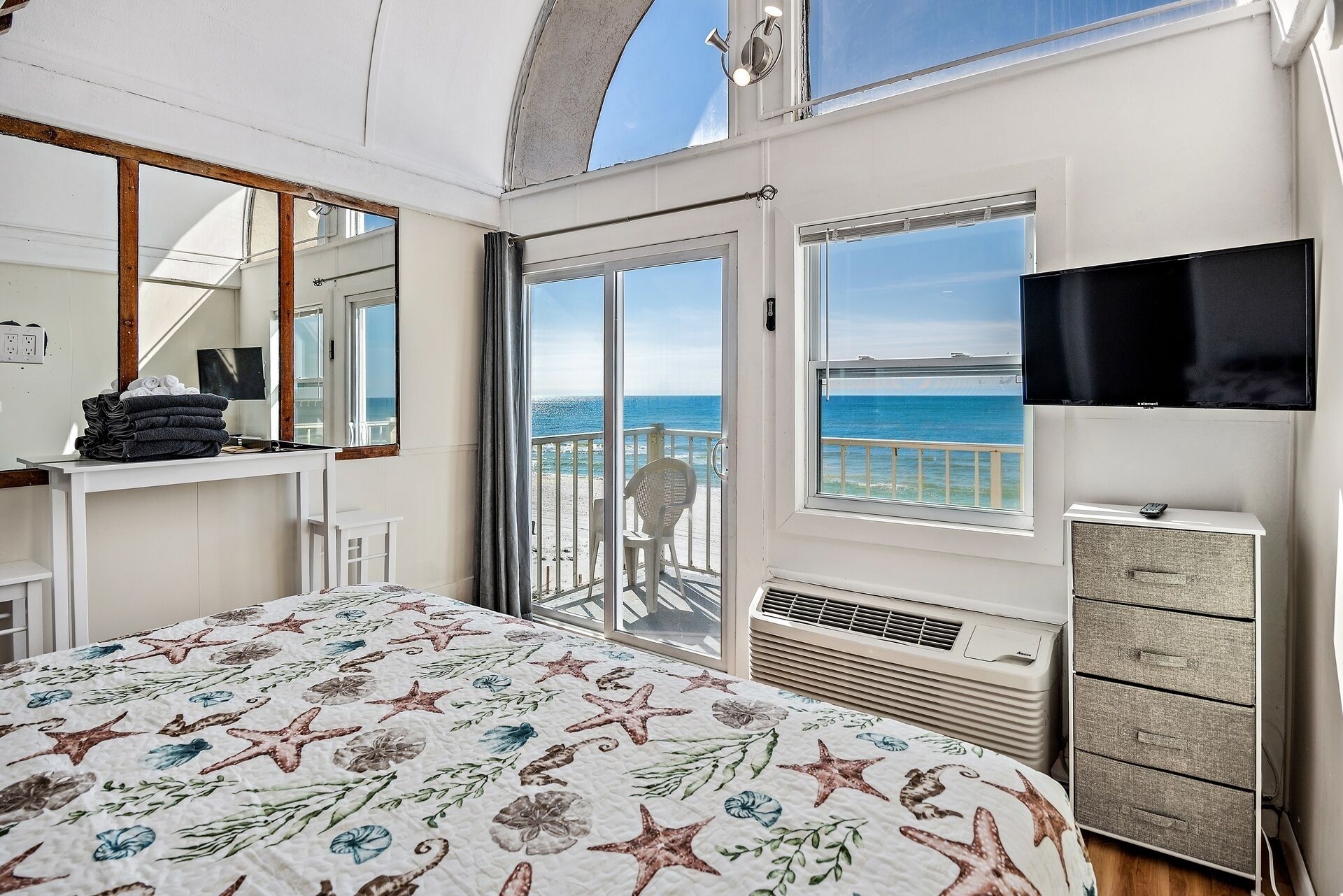 #321 PETS AOK BEACHFRONT!