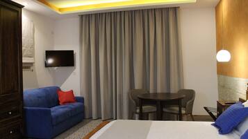 Executive Suite (accessible via external staircase) | 1 bedroom, Egyptian cotton sheets, premium bedding, memory foam beds