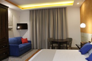 ห้องเอ็กเซกคิวทีฟสวีท (accessible via external staircase) | ผ  ้าปูที่นอนฝ้ายอียิปต์, เครื่องนอนระดับพรีเมียม, เตียงเมมโมรีโฟม