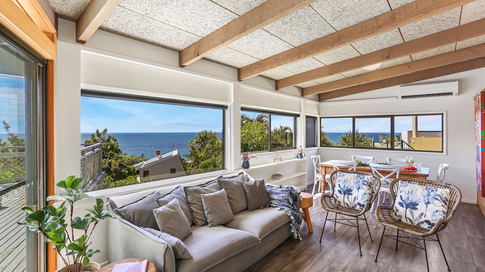 Télévision, lecteur de DVD, chaîne hi-fi