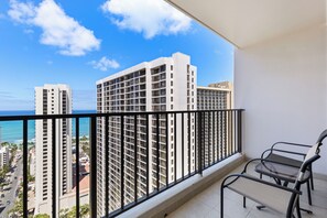 Property grounds - Beautifully Renovated 32nd Floor Deluxe Ocean View Waikiki Condo (Honolulu)