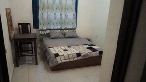 Meja, ruang kerja komputer riba, Wi-fi percuma 