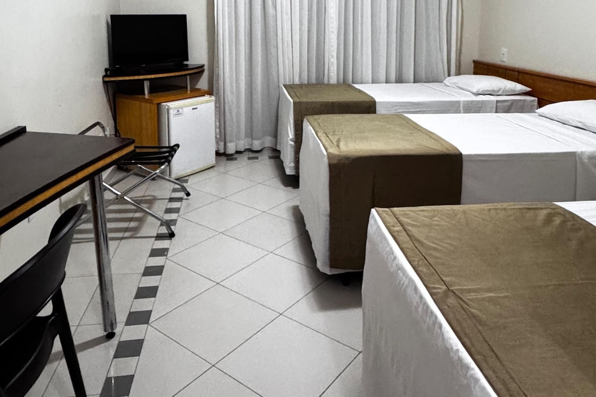 Executivo Triplo Twin | 1 quarto, frigobar, cofres nos quartos, escrivaninha