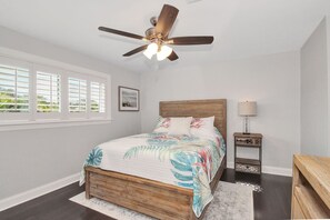 3 slaapkamers, een strijkplank/strijkijzer, reisbedje, wifi