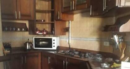 Un maravilloso apartamento con vista al jardín en la ciudad de Al Rehab