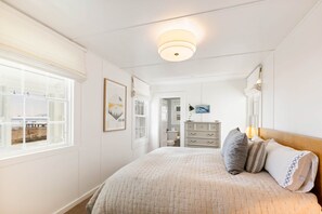 6 bedrooms, iron/ironing board, free WiFi, bed sheets
