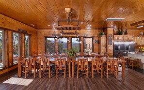 Dining - Mountview Paradise - Pool, Mountain View & Games! (Pigeon Forge)