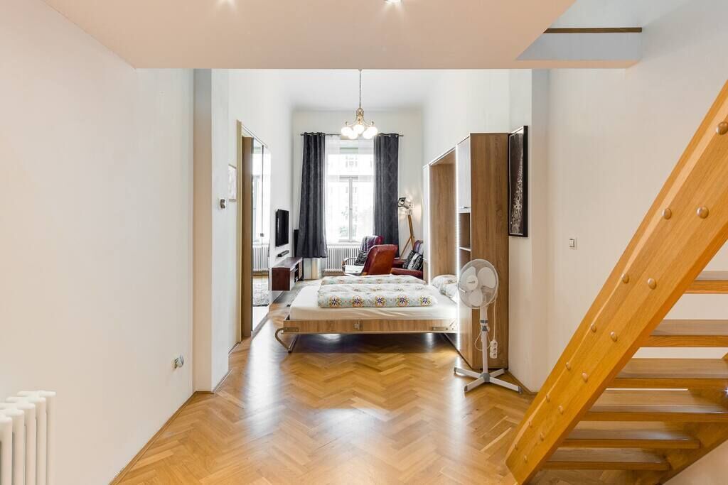 2 bedrooms, desk, iron/ironing board, travel crib