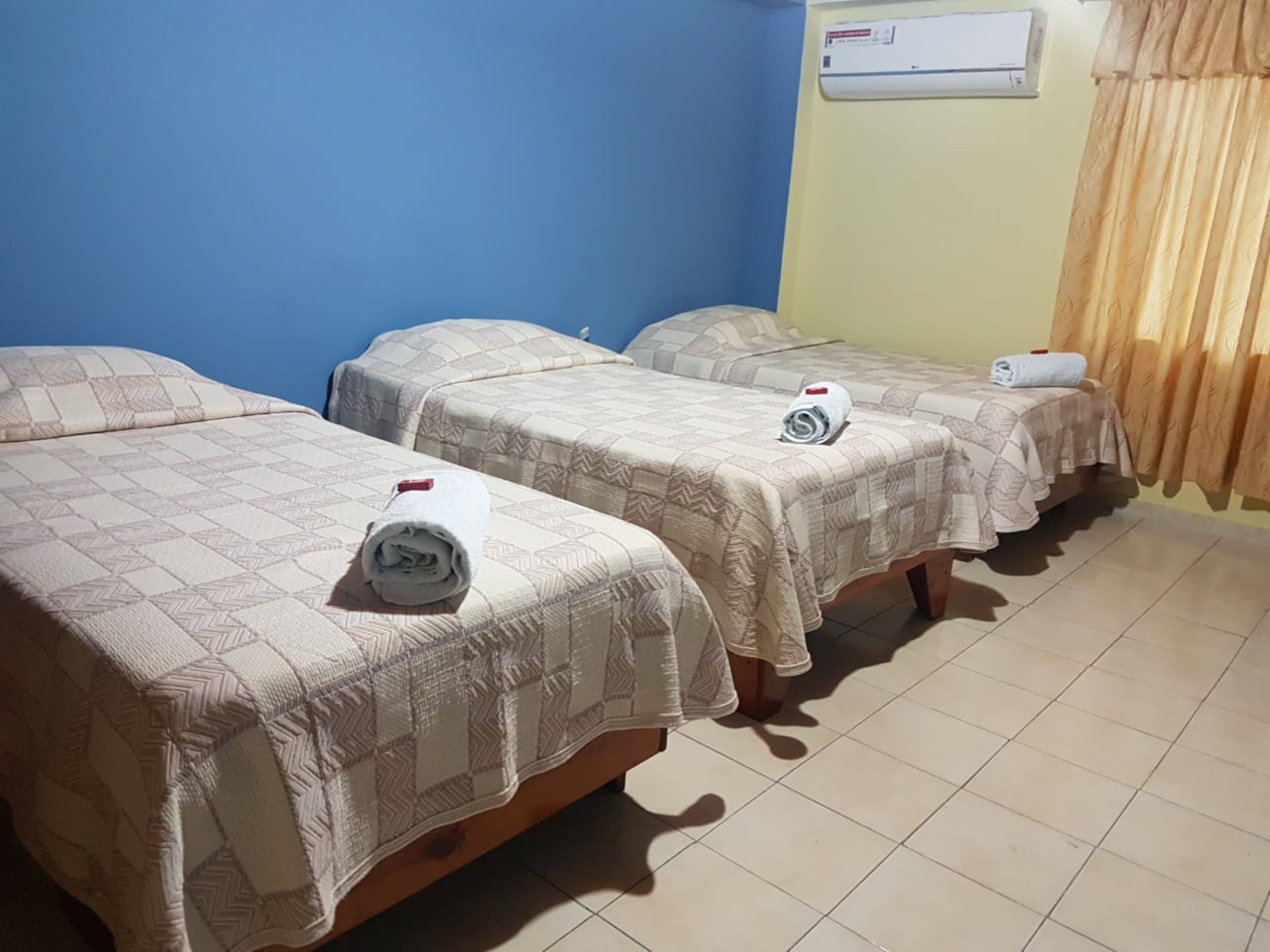 Minibar, kostenloses WLAN, Bettwäsche