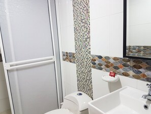 Dusche, Regendusche, Handtücher, Seife