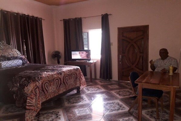 4 bedrooms, desk, iron/ironing board, WiFi - Albevel FairView Complex (Fairy Hill)