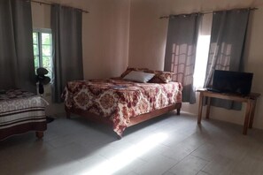 4 bedrooms, desk, iron/ironing board, WiFi