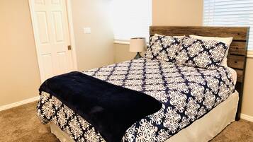 3 عدّة غرف نوم ومكواة/لوح كي وسرير سفر وواي فاي مجانًا