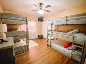 4 chambres, fer et planche à repasser, lit parapluie, Wi-Fi